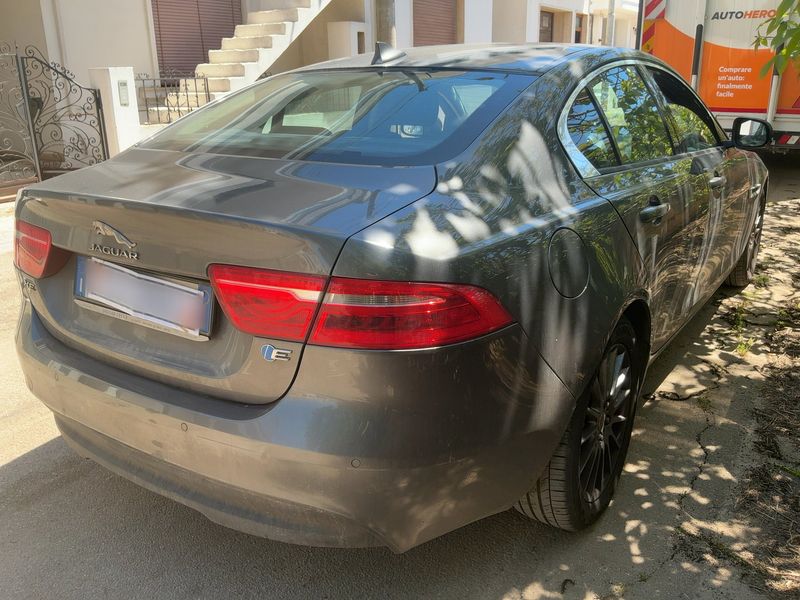 Jaguar XE 20d E-Performance Pure 2015 – снимка 8
