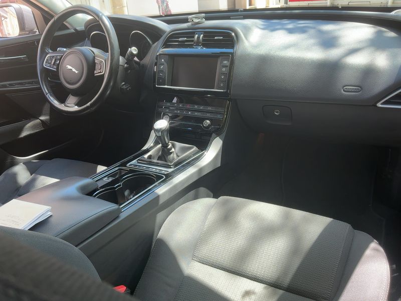 Jaguar XE 20d E-Performance Pure 2015 – снимка 17
