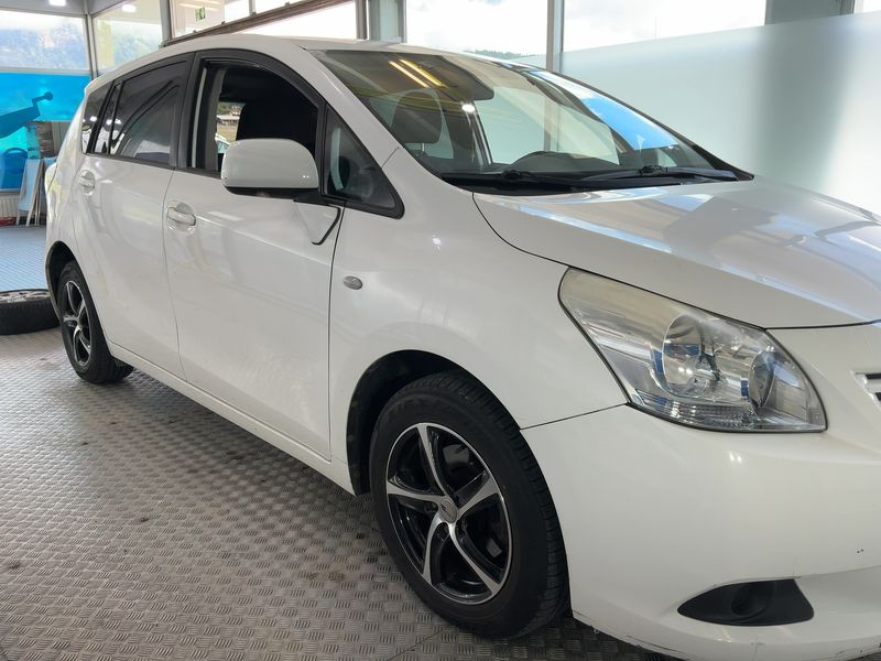 Toyota Verso 1.6 Young 2011 – снимка 12