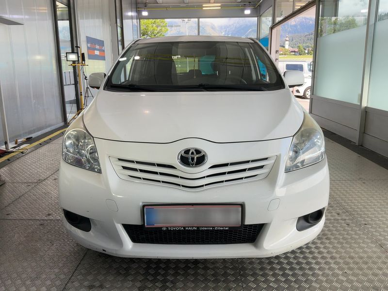 Toyota Verso 1.6 Young 2011 – снимка 14