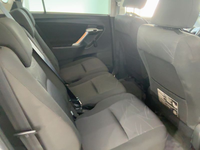 Toyota Verso 1.6 Young 2011 – снимка 20