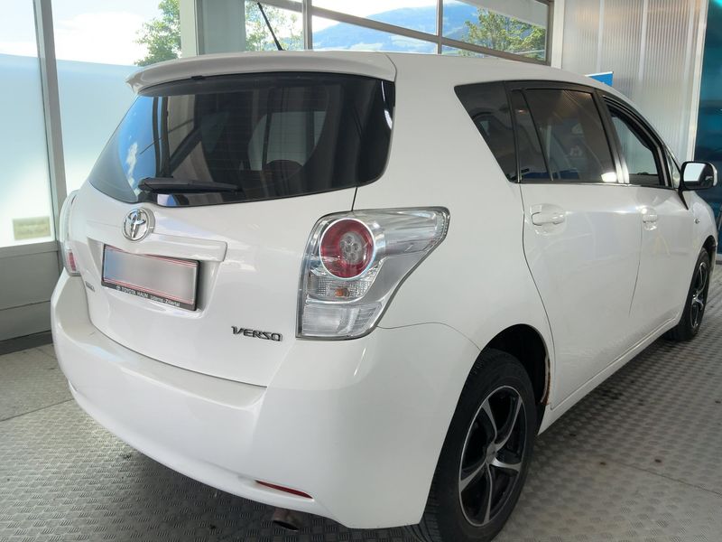 Toyota Verso 1.6 Young 2011 – снимка 8