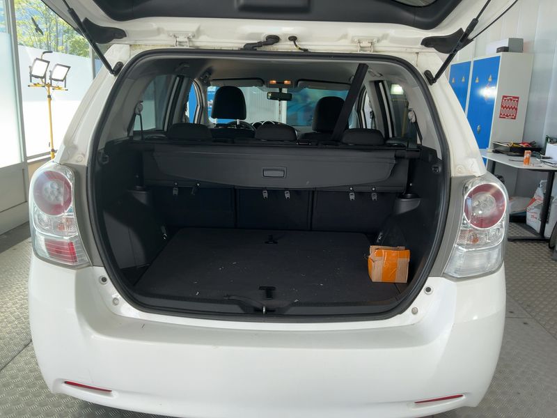 Toyota Verso 1.6 Young 2011 – снимка 16