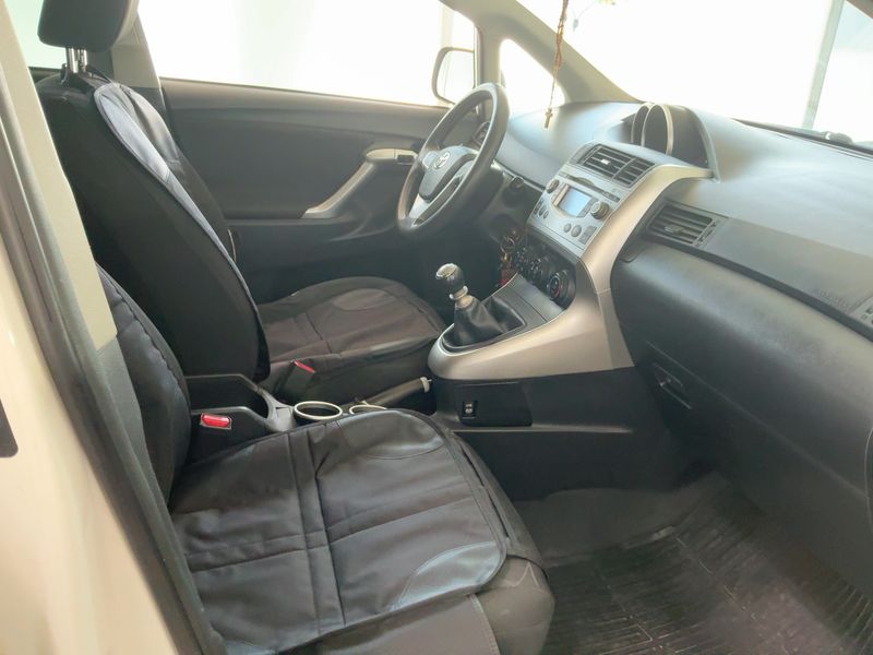 Toyota Verso 1.6 Young 2011 – снимка 17