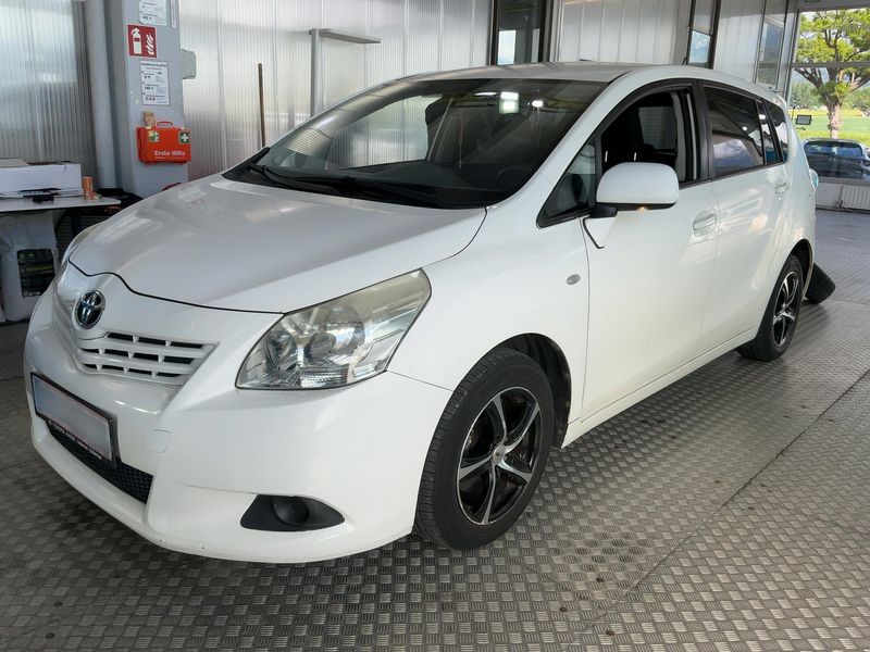Toyota Verso 1.6 Young 2011 – снимка 2