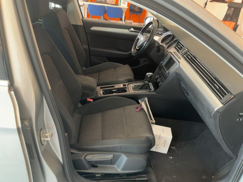 Volkswagen Passat 2.0 TDI Business Line BlueMotion Tech 2015 – снимка 16