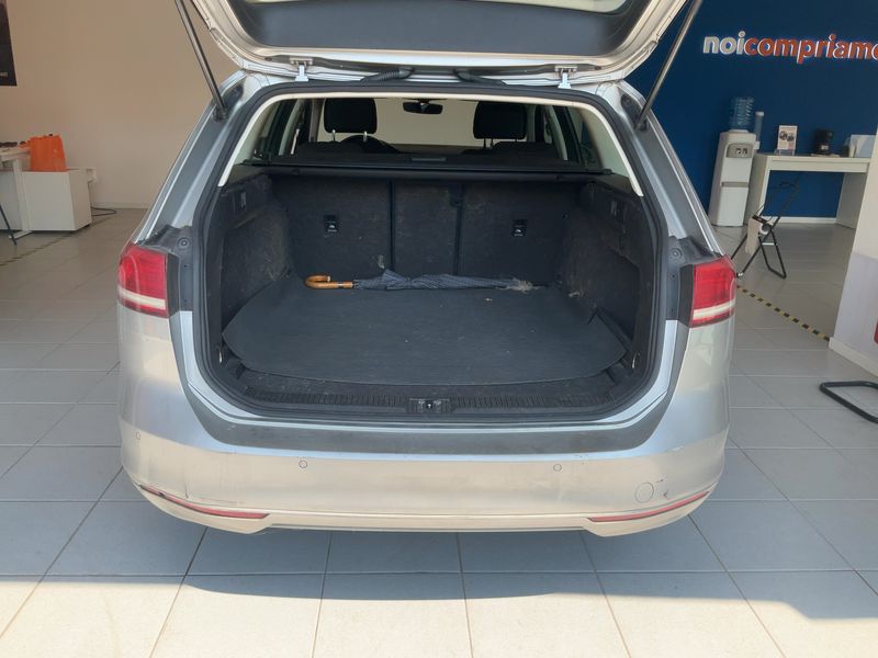 Volkswagen Passat 2.0 TDI Business Line BlueMotion Tech 2015 – снимка 15