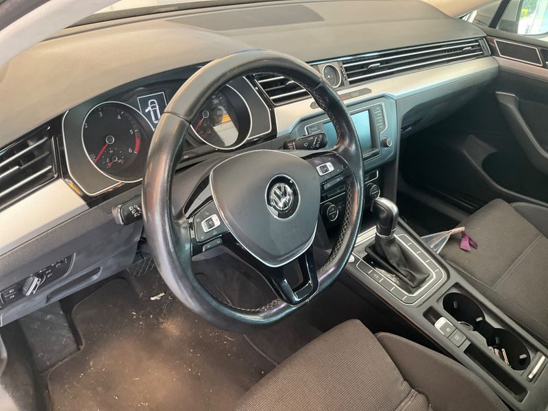 Volkswagen Passat 2.0 TDI Business Line BlueMotion Tech 2015 – снимка 25