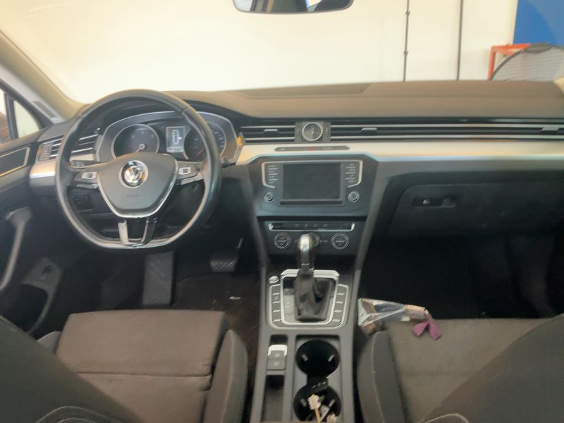 Volkswagen Passat 2.0 TDI Business Line BlueMotion Tech 2015 – снимка 17