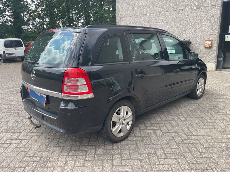 Opel Zafira 1.6 Family Plus 2012 – снимка 2