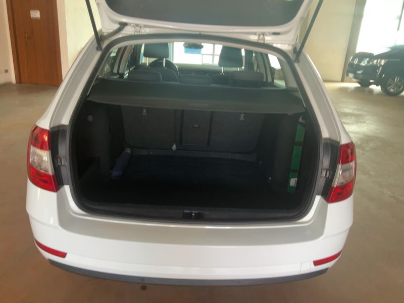 Skoda Octavia 1.6 TDI Executive 2019 – снимка 15