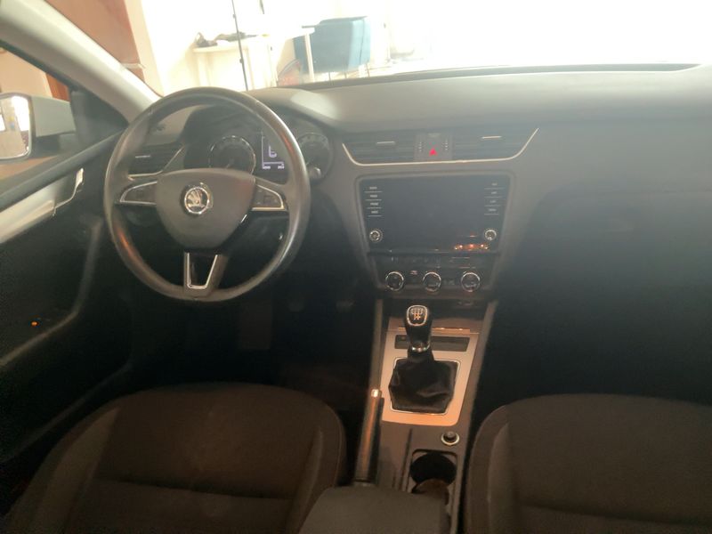 Skoda Octavia 1.6 TDI Executive 2019 – снимка 17