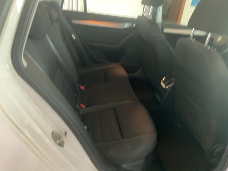 Skoda Octavia 1.6 TDI Executive 2019 – снимка 19