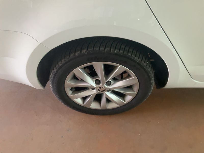 Skoda Octavia 1.6 TDI Executive 2019 – снимка 9