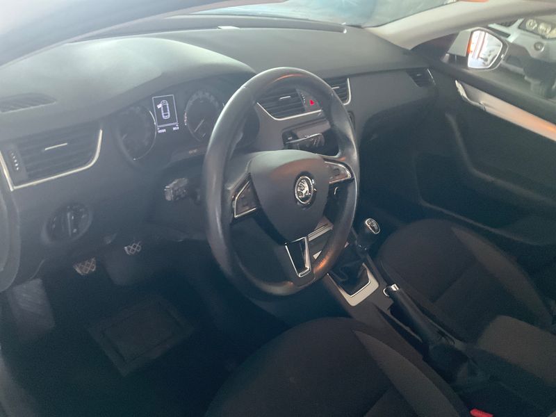 Skoda Octavia 1.6 TDI Executive 2019 – снимка 21