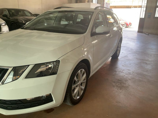 Skoda Octavia 1.6 TDI Executive 2019 – снимка 2
