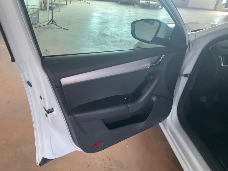 Skoda Octavia 1.6 TDI Executive 2019 – снимка 22