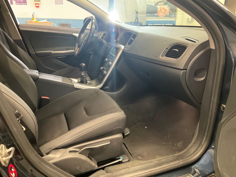 Volvo V60 2.0 D3 Momentum 2013 – снимка 3