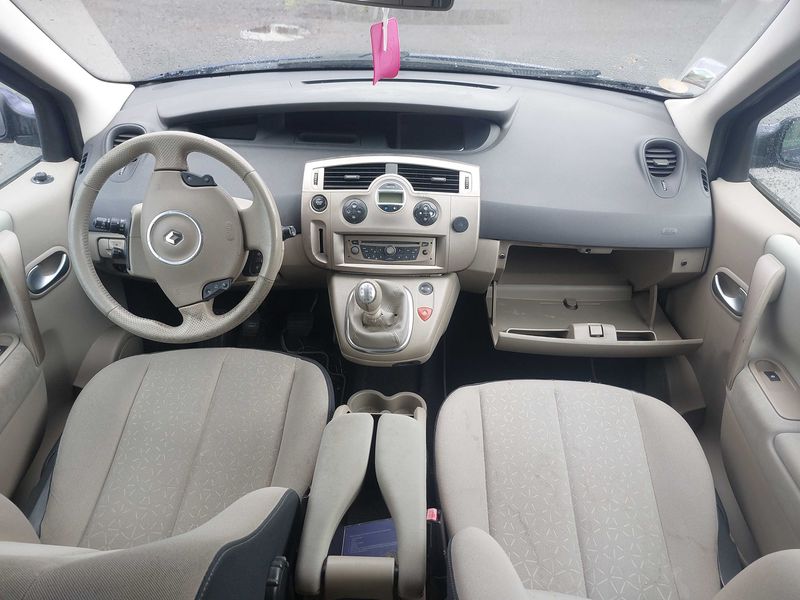 Renault Grand Scenic 1.5 dCi Carminat 2009 – снимка 11