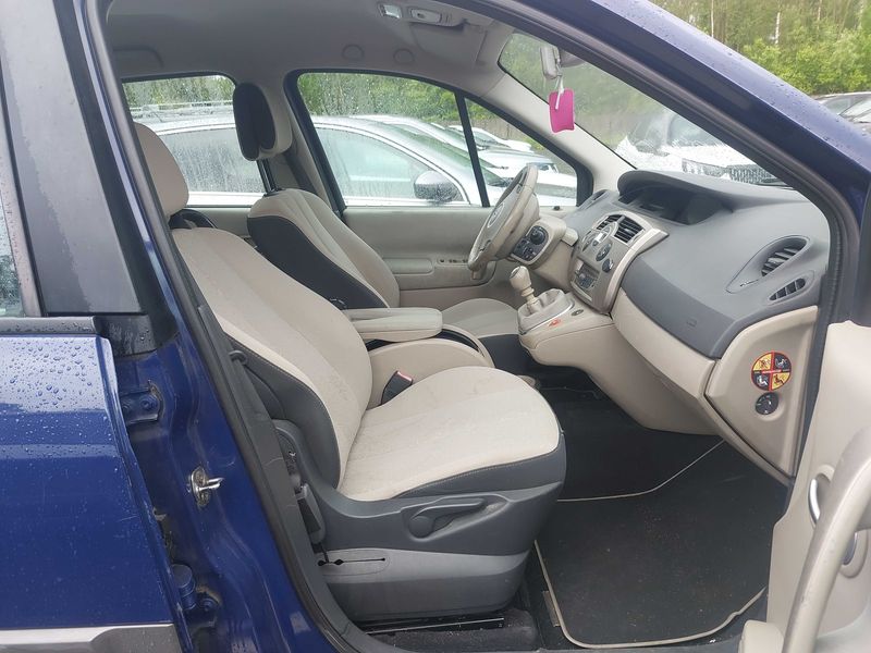 Renault Grand Scenic 1.5 dCi Carminat 2009 – снимка 10