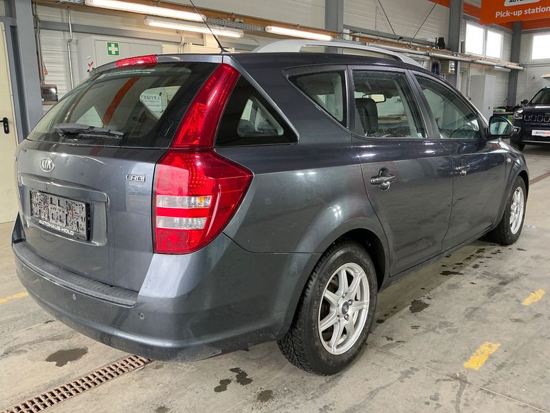 Kia cee'd 2.0 CRDi Active Pro 2007 – снимка 2