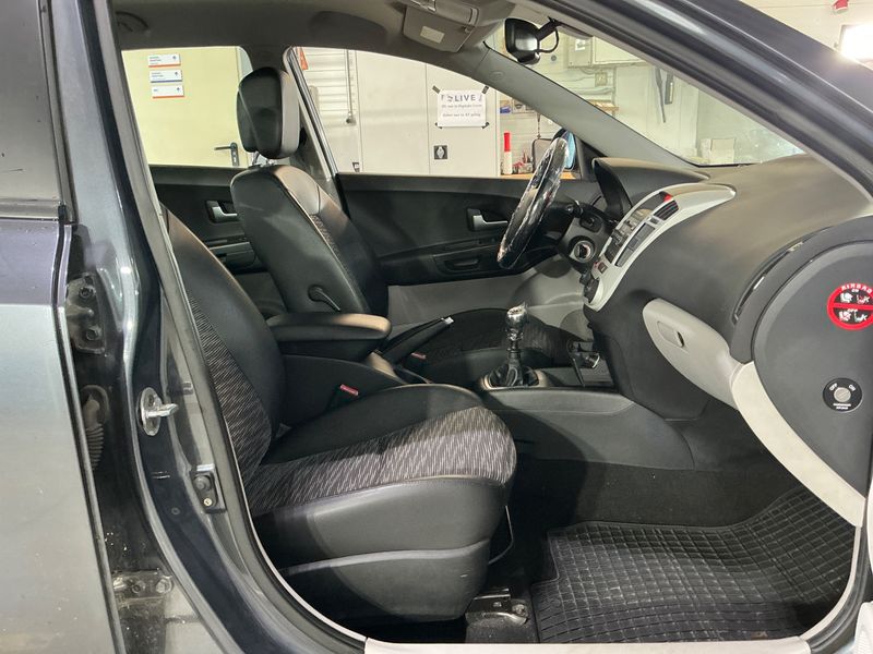 Kia cee'd 2.0 CRDi Active Pro 2007 – снимка 3