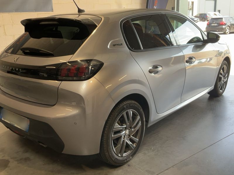 Peugeot 208 1.2 PureTech Style 2021 – снимка 8
