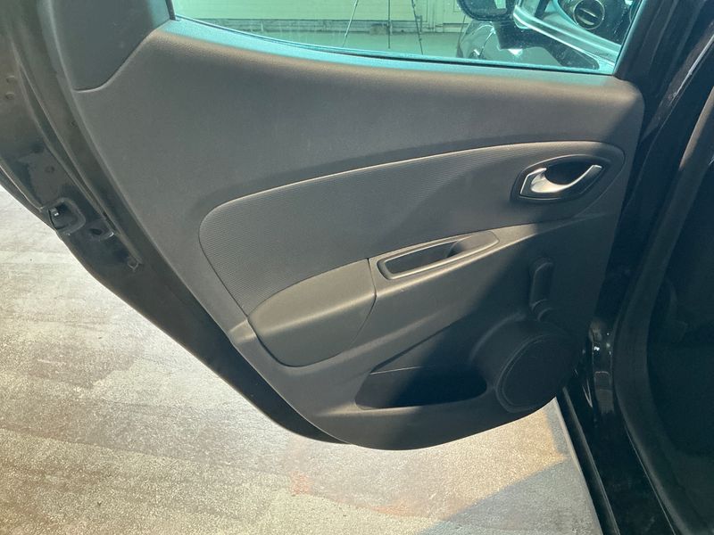 Renault Clio 1.2 Limited 2016 – снимка 29