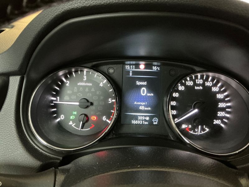 Nissan Qashqai 1.6 dCi Acenta 2016 – снимка 19