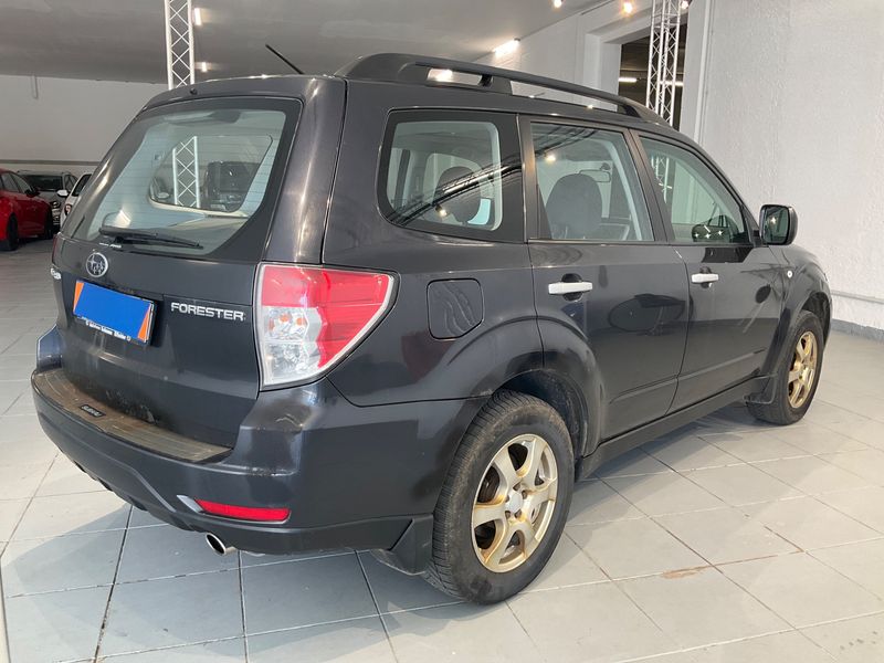 Subaru Forester 2.0 Comfort 2010 – снимка 2