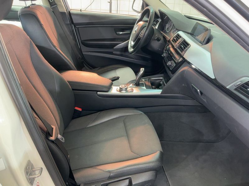 BMW 3er 320i Advantage 2018 – снимка 17