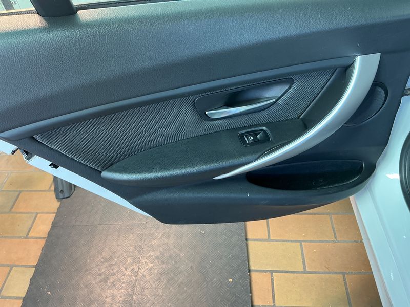 BMW 3er 320i Advantage 2018 – снимка 26