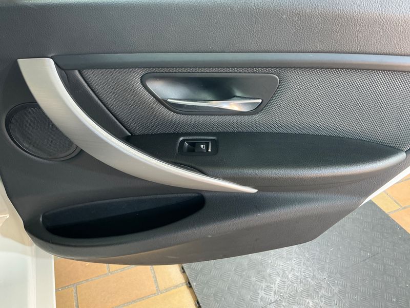 BMW 3er 320i Advantage 2018 – снимка 24