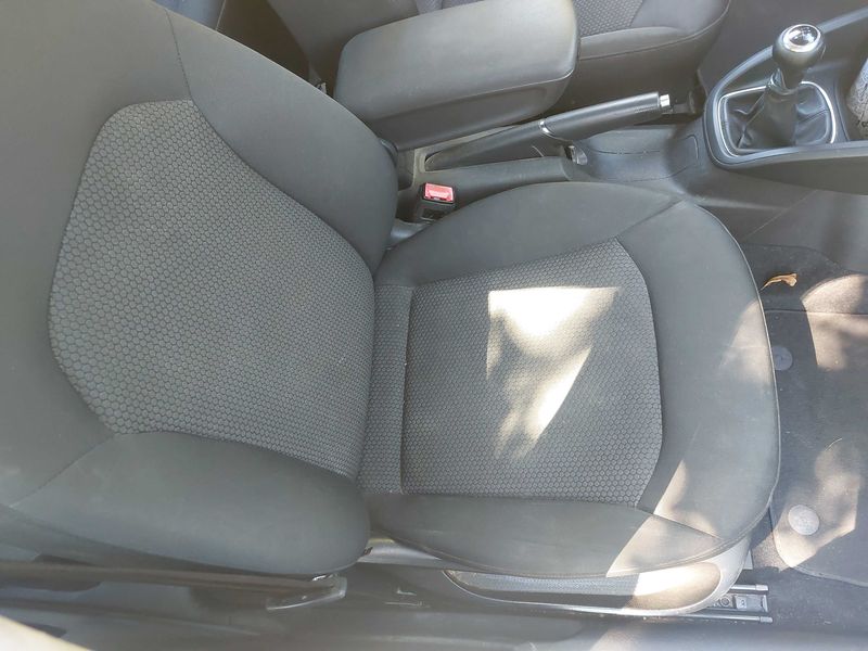 Audi A1 Sportback 1.6 TDI Ambiente 2013 – снимка 79