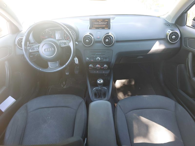 Audi A1 Sportback 1.6 TDI Ambiente 2013 – снимка 11