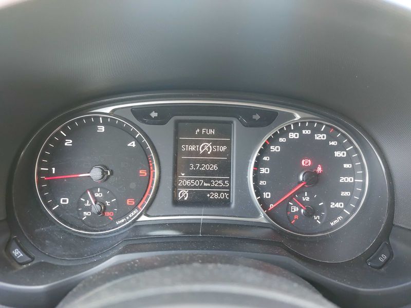 Audi A1 Sportback 1.6 TDI Ambiente 2013 – снимка 12