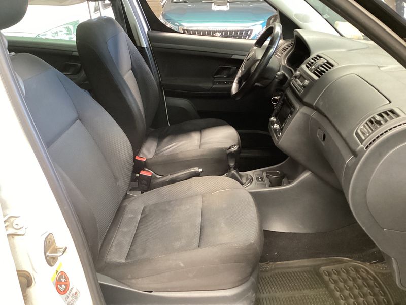 Skoda Roomster 1.2 TSI Elegance 2012 – снимка 3