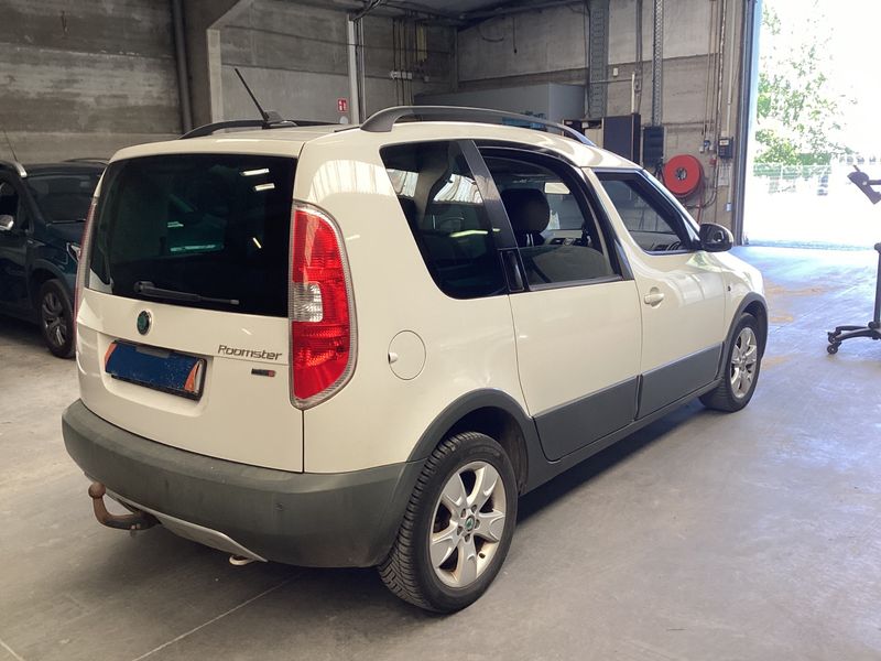 Skoda Roomster 1.2 TSI Elegance 2012 – снимка 2