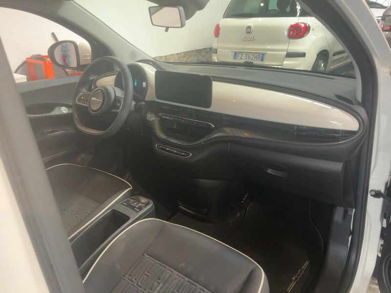 Fiat 500e Cabrio electric drive 87 kW 2024 – снимка 17