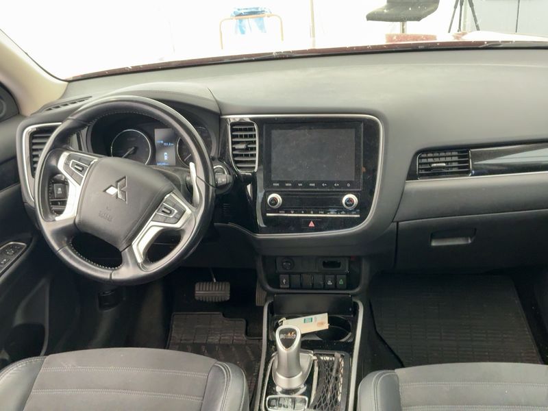 Mitsubishi Outlander 2.4 PHEV Spirit 4WD 2021 – снимка 17
