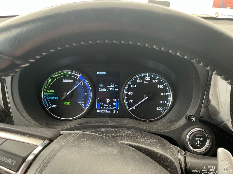 Mitsubishi Outlander 2.4 PHEV Spirit 4WD 2021 – снимка 18