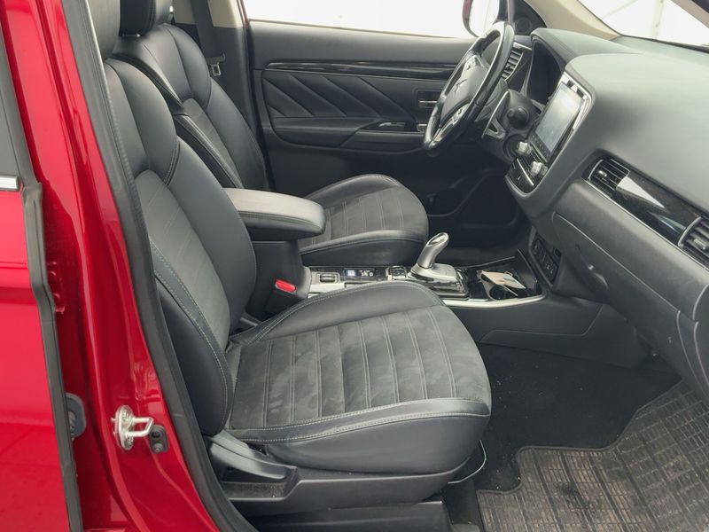 Mitsubishi Outlander 2.4 PHEV Spirit 4WD 2021 – снимка 16