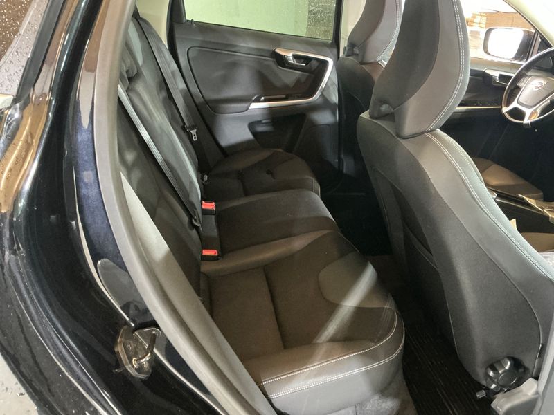 Volvo XC60 2.4 D5 Momentum AWD 2010 – снимка 19