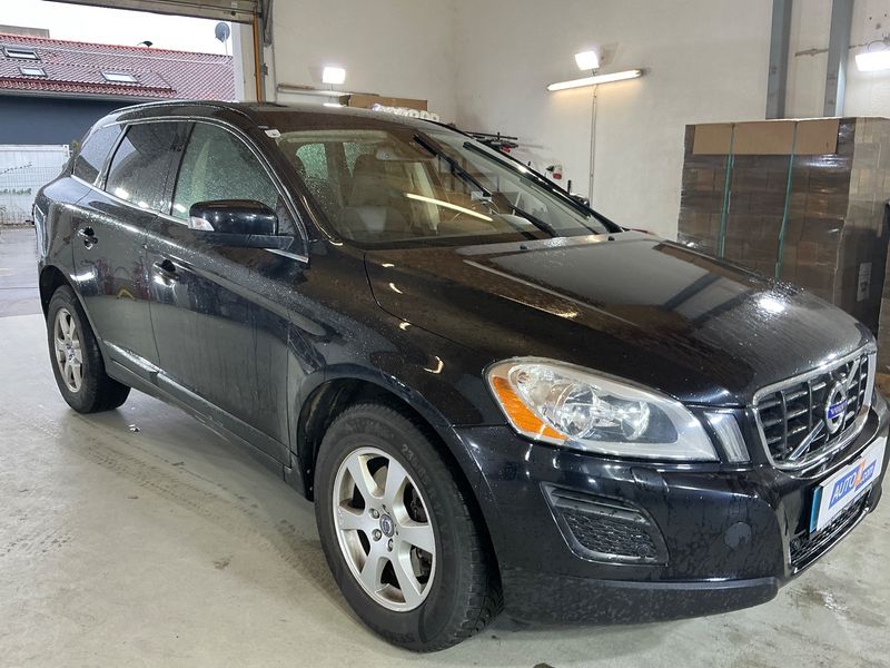 Volvo XC60 2.4 D5 Momentum AWD 2010 – снимка 12