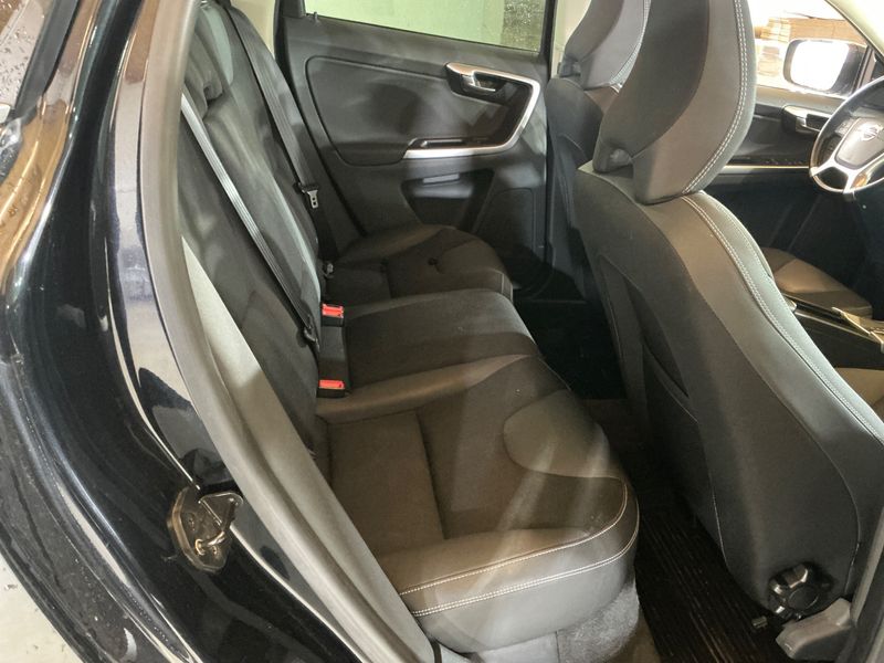 Volvo XC60 2.4 D5 Momentum AWD 2010 – снимка 27