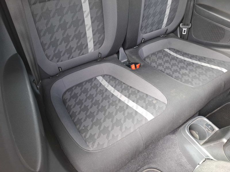 Volkswagen Beetle 1.2 TSI Design BlueMotion 2017 – снимка 43