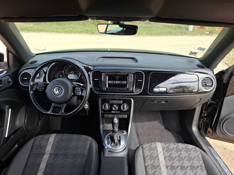 Volkswagen Beetle 1.2 TSI Design BlueMotion 2017 – снимка 11
