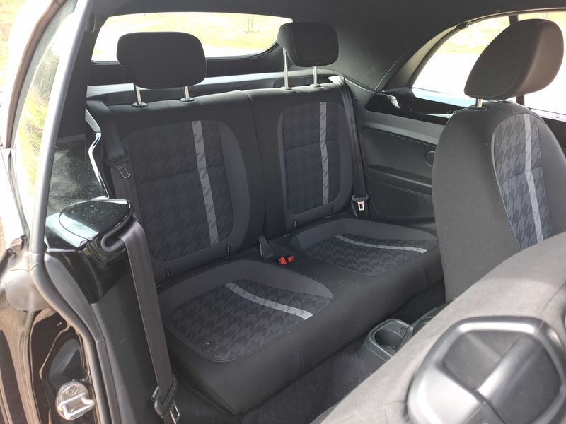 Volkswagen Beetle 1.2 TSI Design BlueMotion 2017 – снимка 14