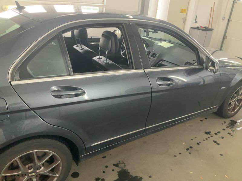 Mercedes-Benz C-Klasse C 200 CGI BlueEfficiency Sport Edition Avantgarde 2010 – снимка 10
