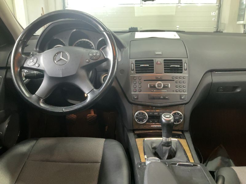 Mercedes-Benz C-Klasse C 200 CGI BlueEfficiency Sport Edition Avantgarde 2010 – снимка 17
